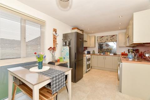 3 bedroom end of terrace house for sale, Siskin Close, Horsham, West Sussex