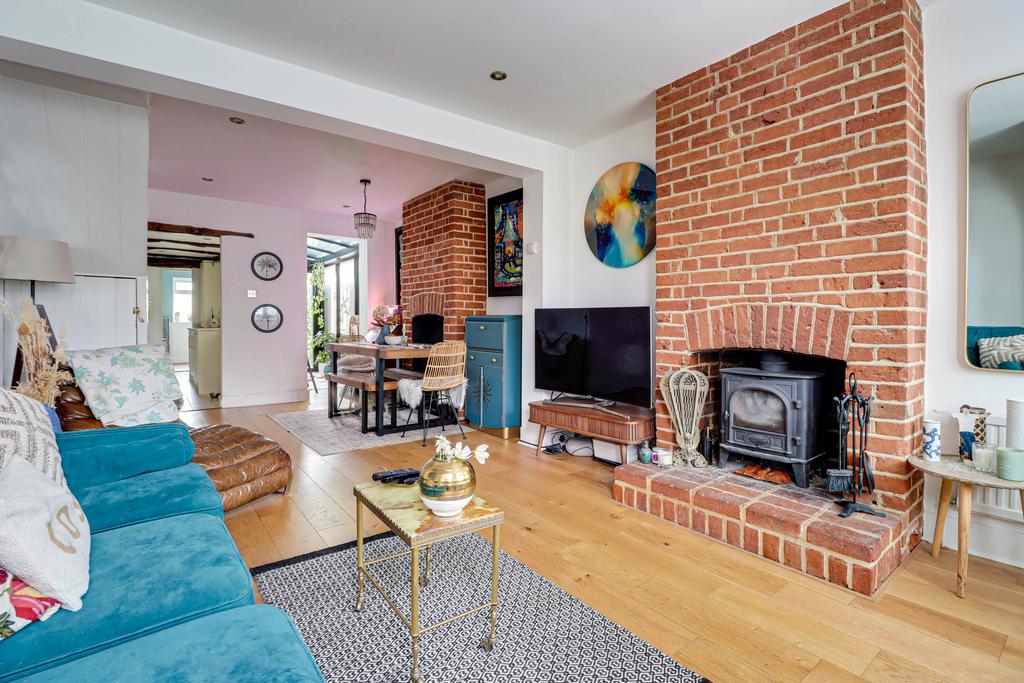 Lounge/Dining Area