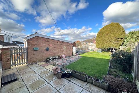 3 bedroom semi-detached bungalow for sale, Sandpiper Road, Whitstable, Kent, CT5