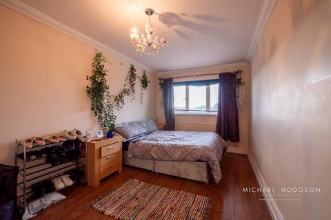 2 bedroom flat for sale, Thornhill Gardens, Thornhill, Sunderland