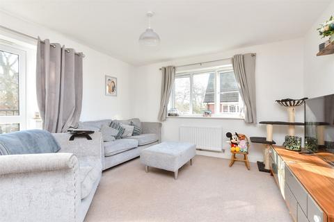 2 bedroom flat for sale, Shetland Close, Cranleigh, Surrey