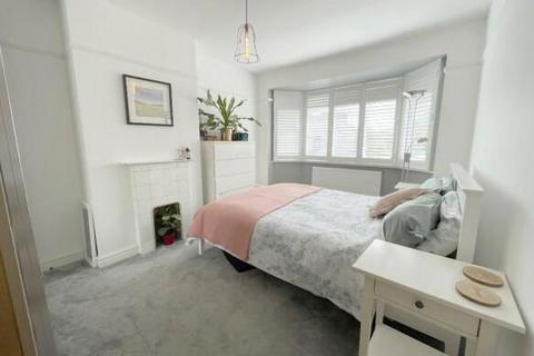 38 Clive Close, Potters Bar, EN6 2AE