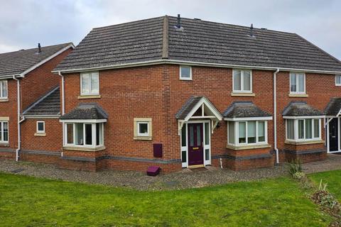 3 bedroom terraced house to rent, Farrier Court, Royston,