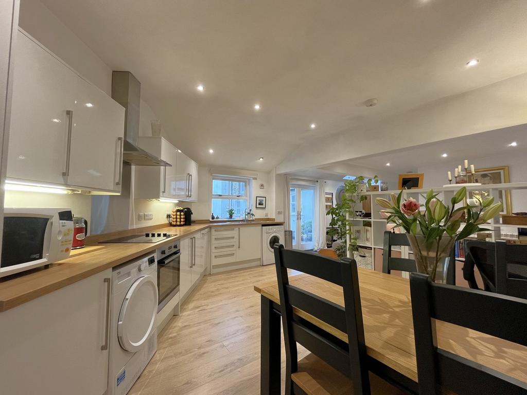 Kitchen dining
