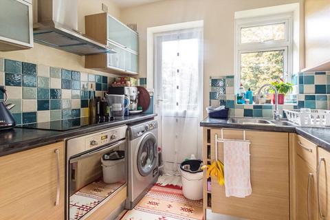 2 bedroom flat to rent, Cross Deep, Twickenham TW1