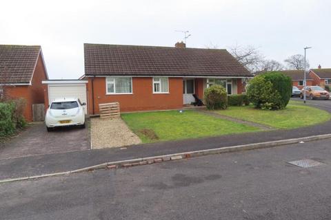 3 bedroom bungalow to rent, Chestnut Close, Wellington