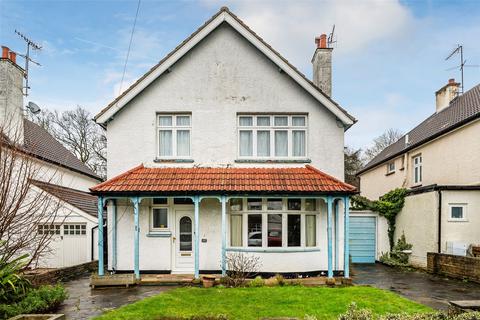 4 bedroom detached house for sale, Highlands Avenue, Leatherhead, Surrey, KT22