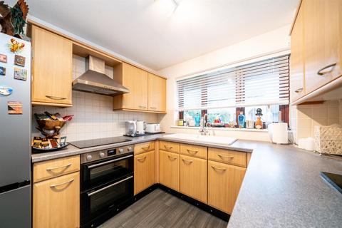 6 Birch Leys, Hemel Hempstead, HP2 7SA