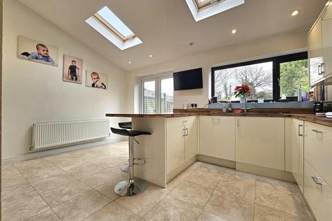 3 bedroom semi-detached house for sale, Pierce Avenue, Solihull