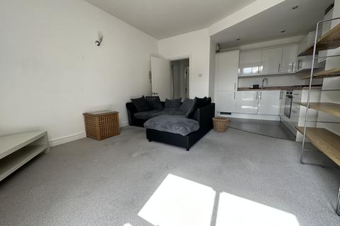 2 bedroom flat for sale, Oakwood Lane, Leeds LS8