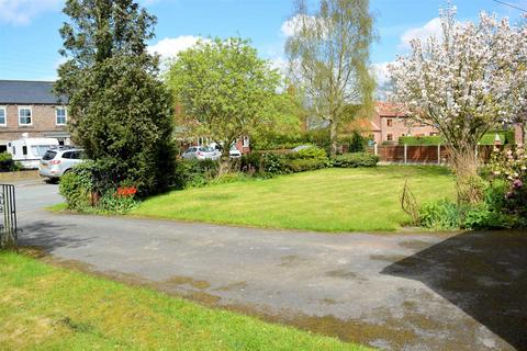 3 bedroom detached bungalow for sale, Station Road, Wistow