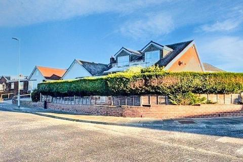 4 bedroom bungalow for sale, Simonside Close, Seaton Sluice, Whitley Bay, Northumberland, NE26 4BW