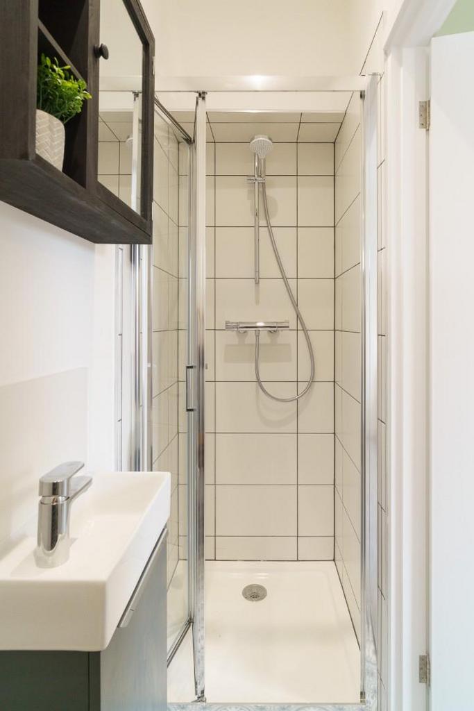 Shower Room 7