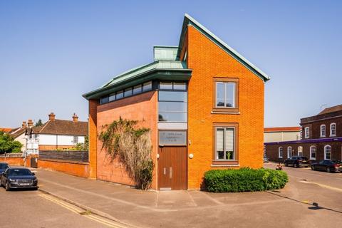 16, Reynolds Court Baring Road, Beaconsfield, HP9 2NA