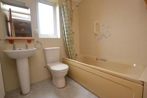 2 bedroom flat to rent, Roydstone Court, Cromer