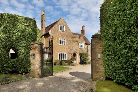 5 bedroom detached house to rent, Long Grove, Seer Green, Beaconsfield, Buckinghamshire, HP9