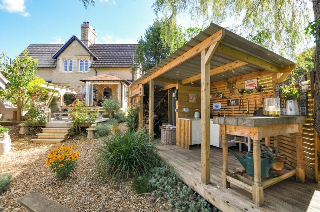 Garden kitchen
