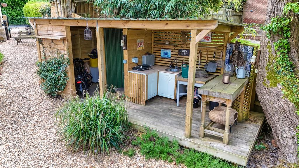 Outside kitchen.JPG