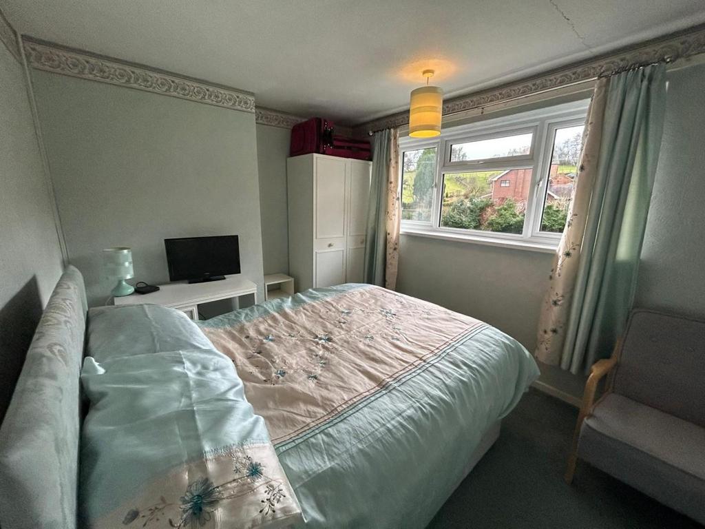 Bed 2.jpg
