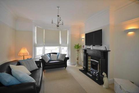 3 bedroom semi-detached house to rent, Seaview Road, Leigh On Sea, Essex