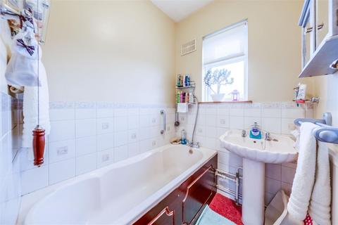 2 bedroom flat for sale, Nightingale Grove, Dartford