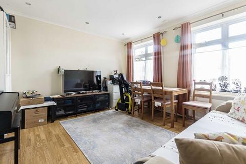 2 bedroom flat to rent, Cross Deep, Twickenham TW1