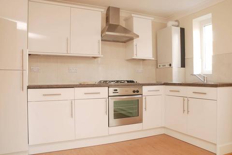 2 bedroom flat to rent, York Road, Woking, GU22