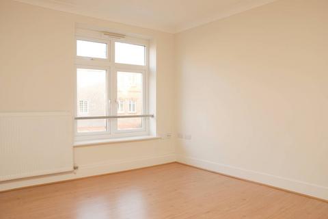 2 bedroom flat to rent, York Road, Woking, GU22