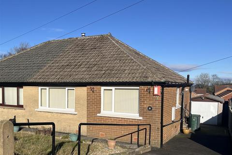 2 bedroom semi-detached bungalow for sale, Chiltern Avenue, Huddersfield HD3