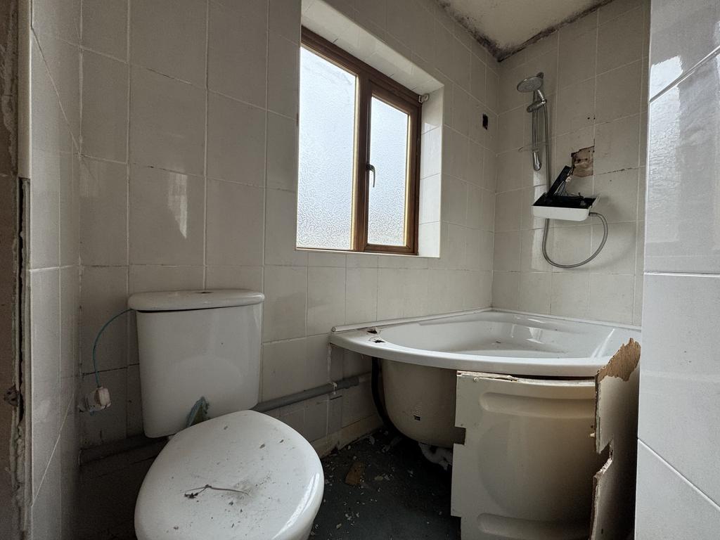 Bath/WC (25 B)