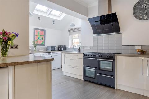 43 Manor Road, Paignton, TQ3 2HZ