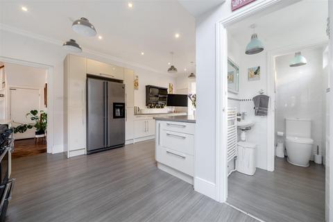 43 Manor Road, Paignton, TQ3 2HZ