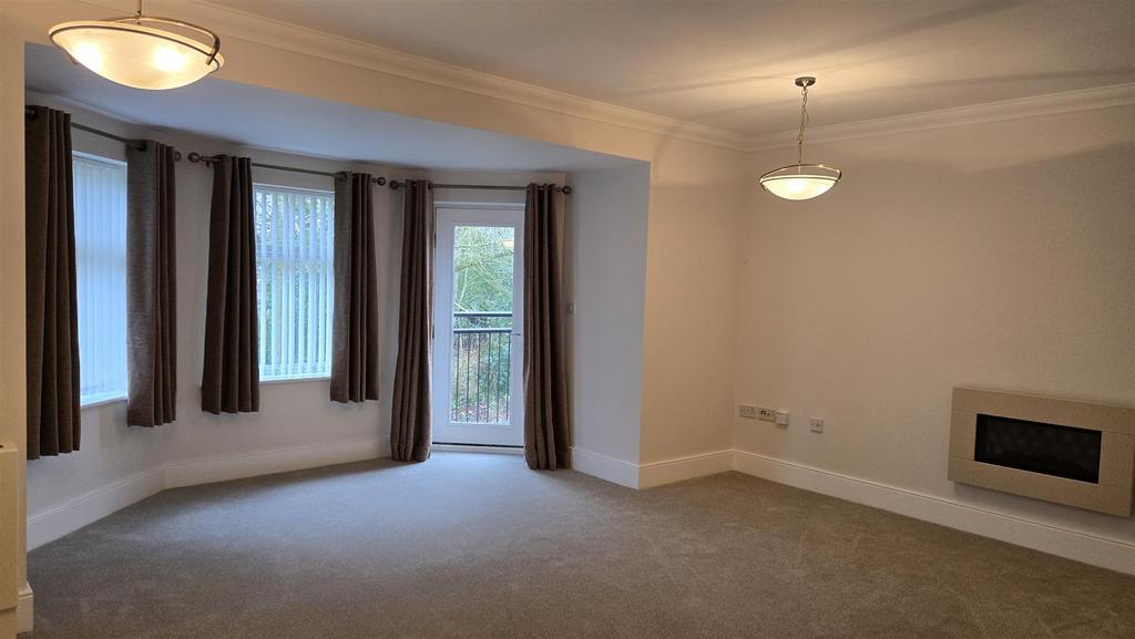 26 Middleton Woods - Lounge.jpg