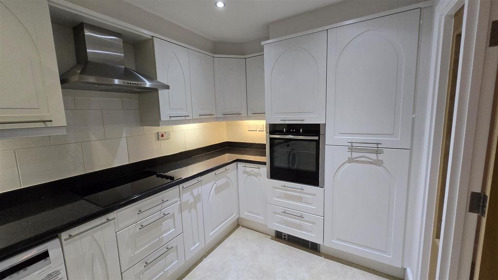 26 Middleton Woods - Kitchen.jpg