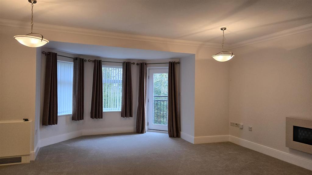26 Middleton Woods - Lounge 2.jpg