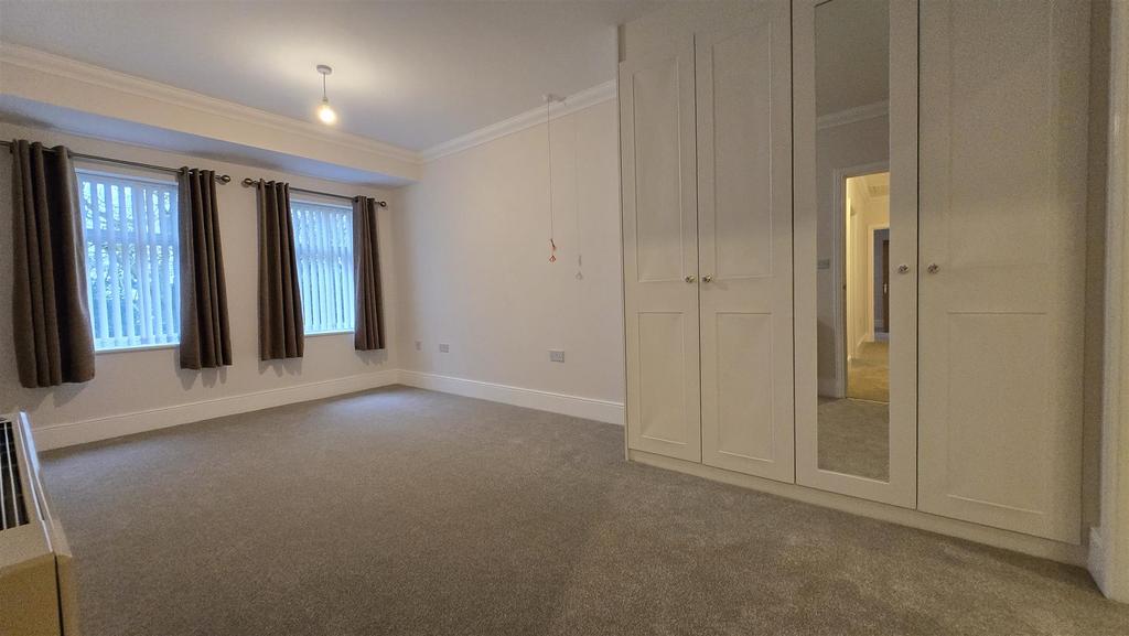 26 Middleton Woods - Master bedroom.jpg