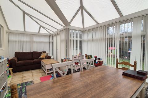 24 Barkus Close, Southam, CV47 1GB