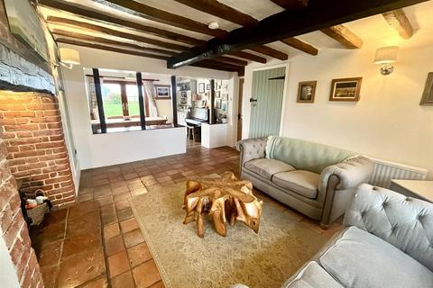 4 bedroom cottage for sale, Church Road, Wreningham