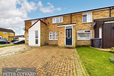 68 Peacocks, Harlow, CM19 5NZ