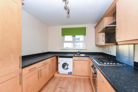 2 bedroom flat to rent, Chertsey Road,  Feltham,  TW13