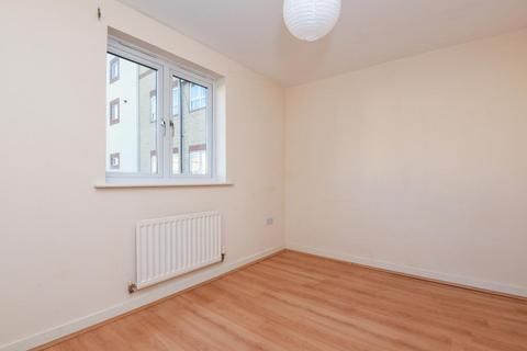 2 bedroom flat to rent, Chertsey Road,  Feltham,  TW13