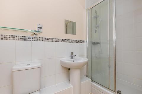 2 bedroom flat to rent, Chertsey Road,  Feltham,  TW13