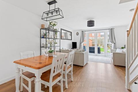 92 Bedivere Road, Crawley, RH11 0FY