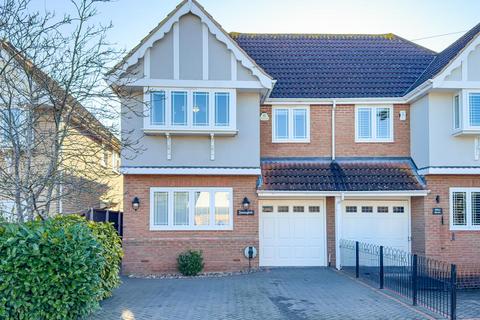 Sunningdale Broom Road, Hullbridge, Hockley, SS5 6HN