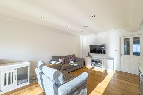 Sunningdale Broom Road, Hullbridge, Hockley, SS5 6HN
