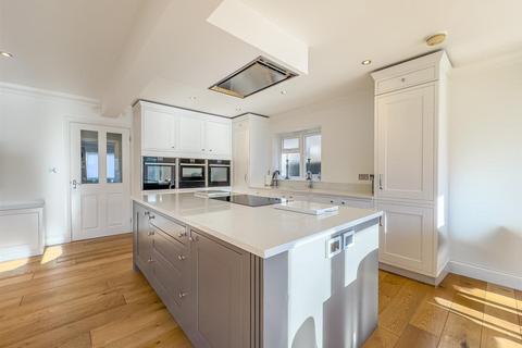 Sunningdale Broom Road, Hullbridge, Hockley, SS5 6HN