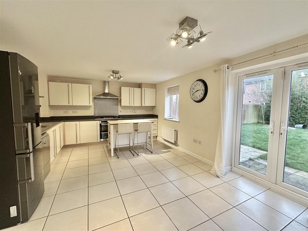 Kitchen/ Dining Room