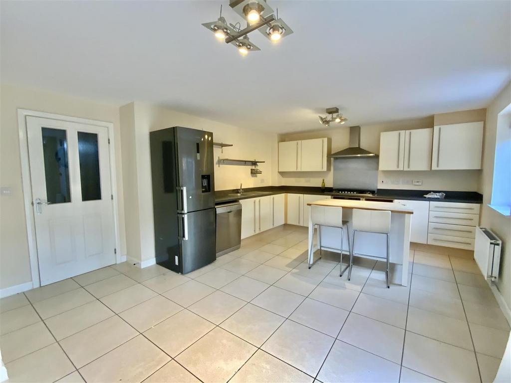 Kitchen/ Dining Room