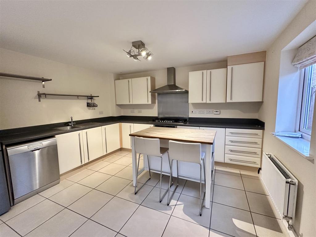 Kitchen/ Dining Room