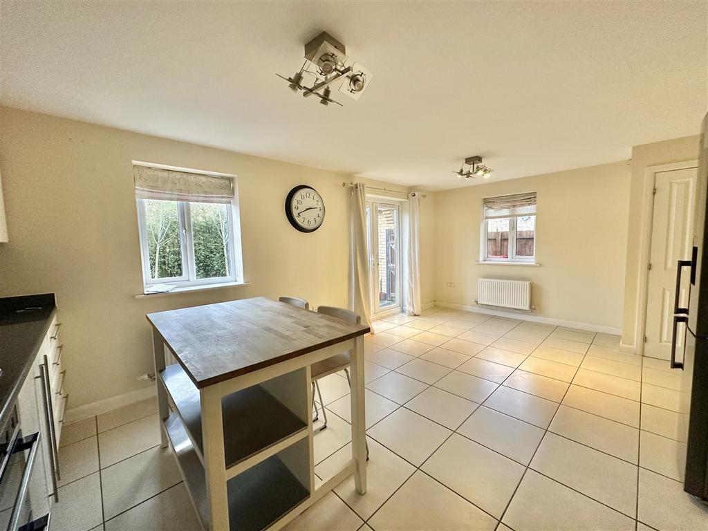 Kitchen/ Dining Room